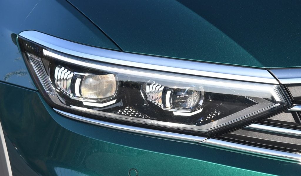 VW Passat - IQ LIGHTS