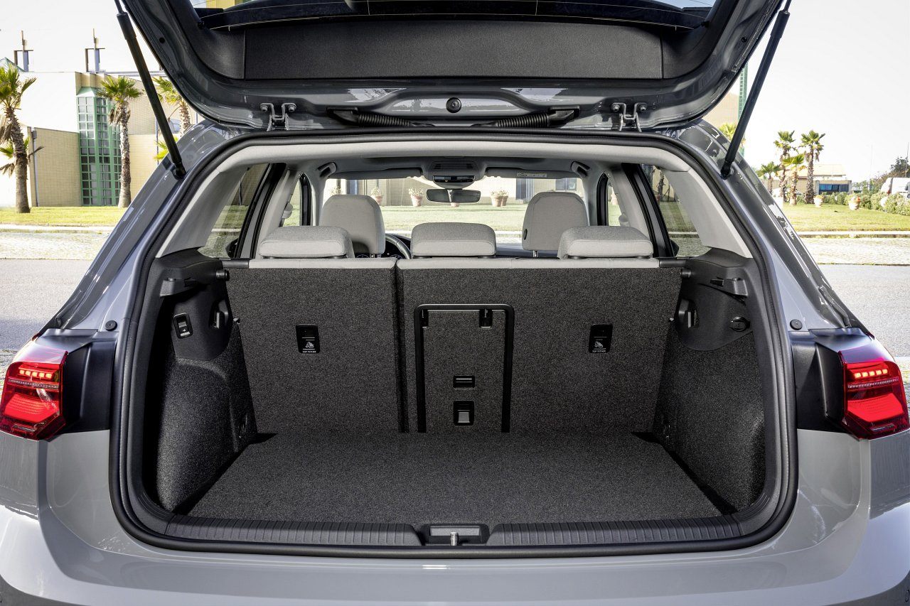 Volkswagen Golf VIII (2020) - bagażnik