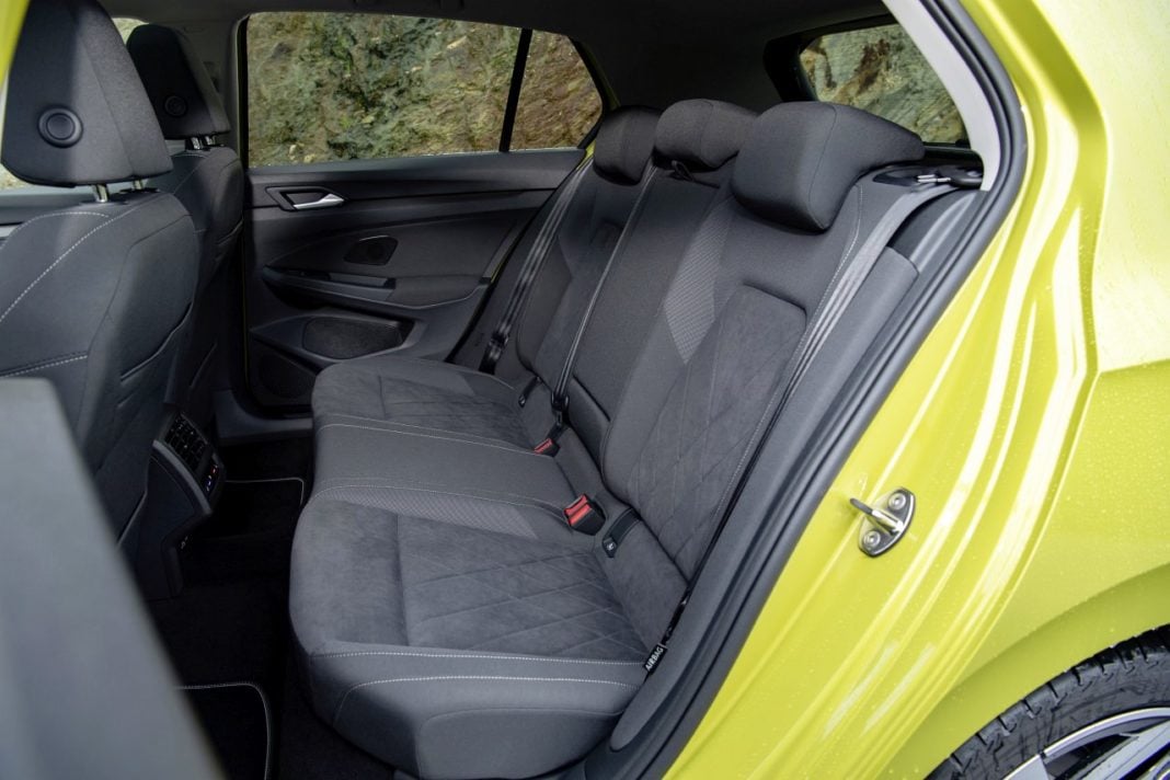 Volkswagen Golf 8 (2020) - kanapa, fotele tył