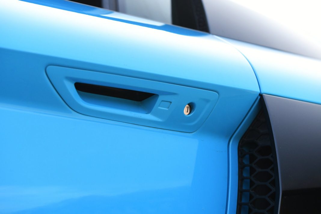 Audi R8 V10 performance po liftingu (2020) - klamka drzwi