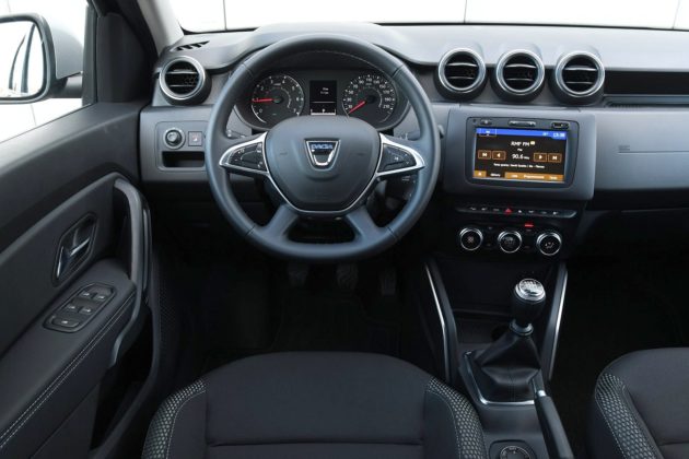 Dacia Duster 1.3 TCe 150 4WD test 2020 kokpit deska rozdzielcza