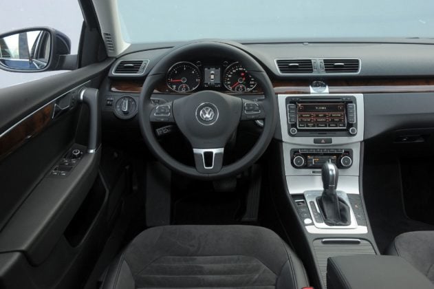 Volkswagen Passat B7 deska rozdzielcza