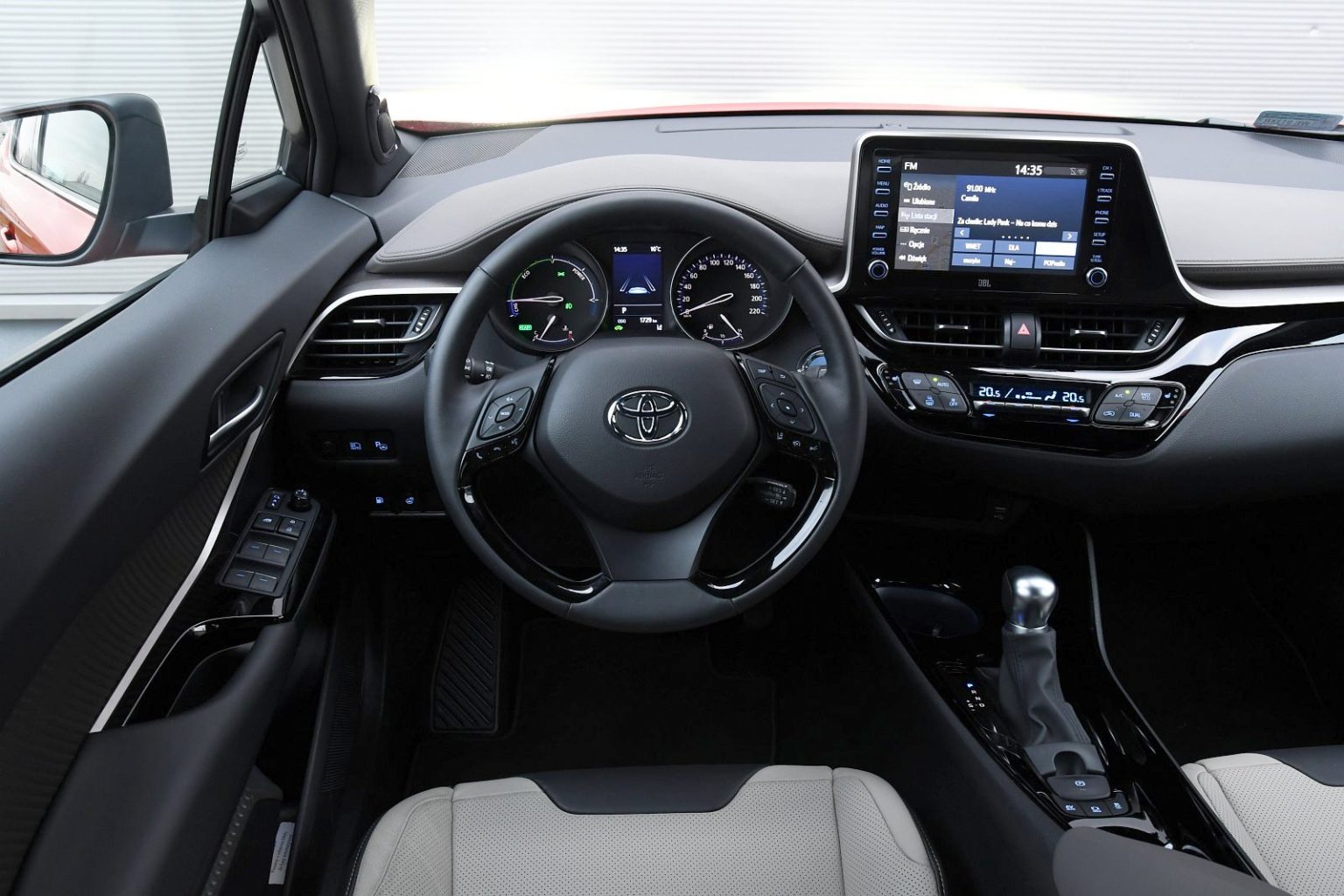 Toyota CHR 2.0 Hybrid TEST