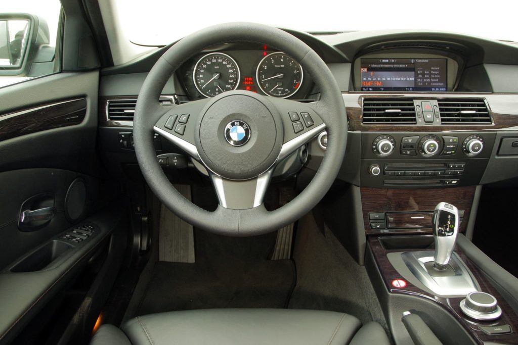 BMW 530xi E60 3.0 R6 272KM 6AT xDrive WI9217K 05-2009