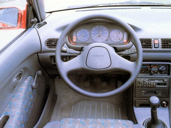 Mazda 121 (DB)