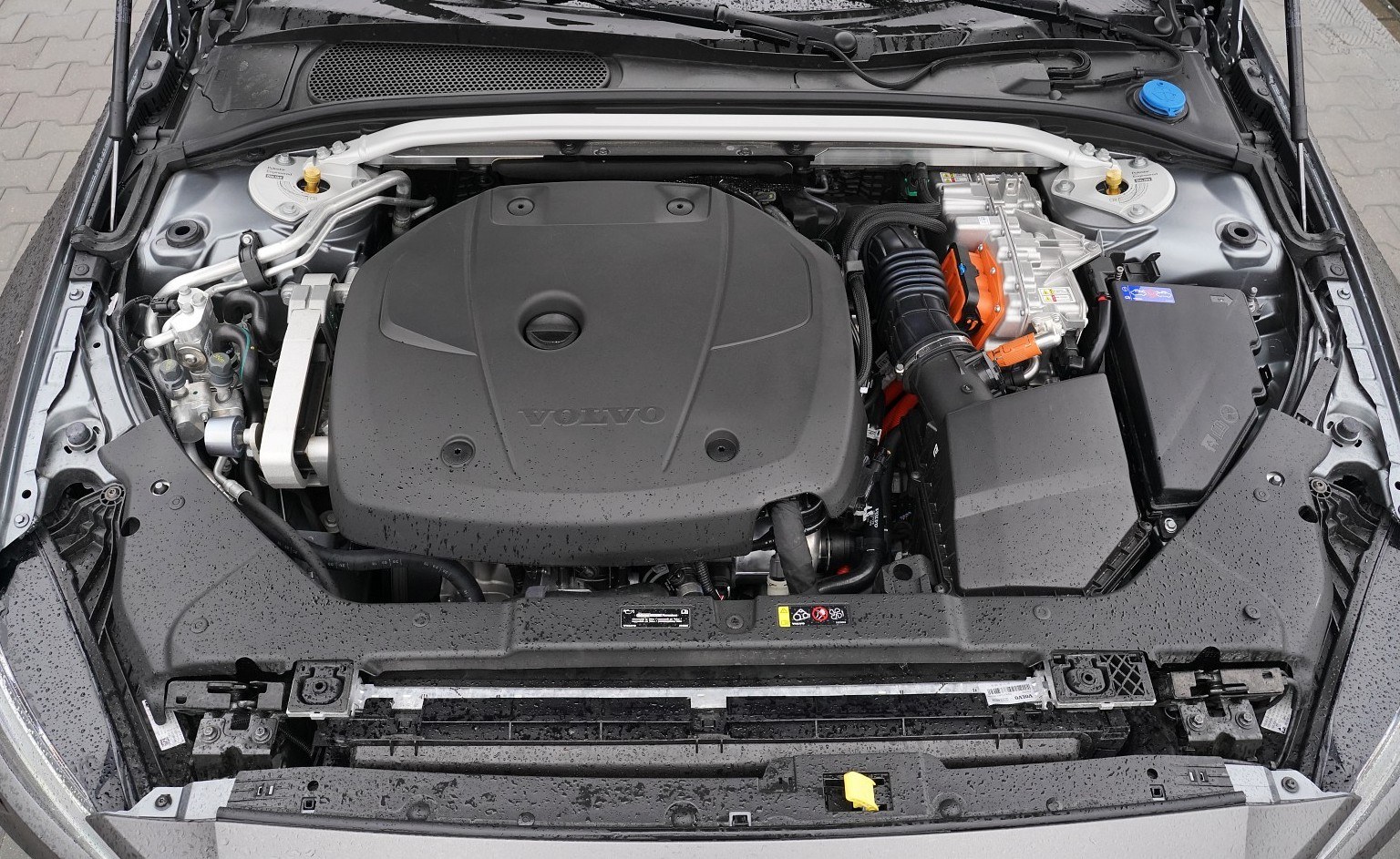 Skoda Superb Combi Iv Kontra Volvo V60 T8 – Porównanie