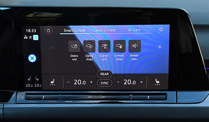 Volkswagen Golf 1.5 eTSI EVO DSG Style - ekran klimatyzcji