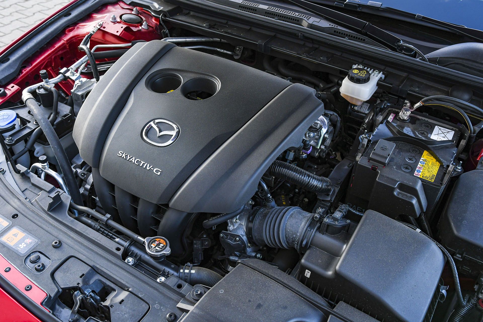 Mazda 3 - silnik 2.0 – PORÓWNANIE BMW 118i, Mazda 3 – opinie, spalanie, wymiary, dane techniczne