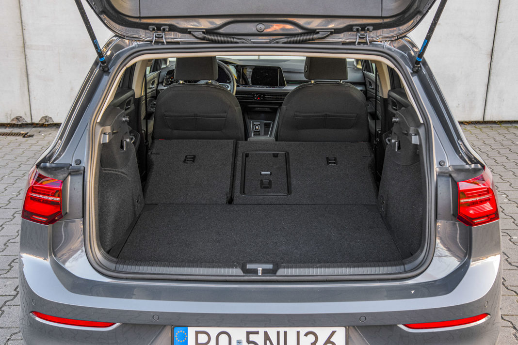 Volkswagen Golf 1.5 eTSI EVO DSG Style - bagażnik