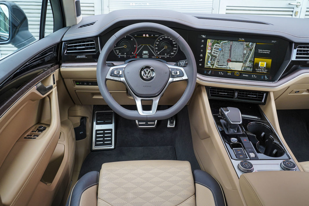 Volkswagen Touareg - deska rozdzielcza