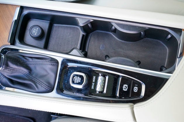 Volvo XC90 - pokrętła do uruchamiania silnika i zmiany trybu jazdy