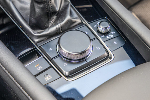 Mazda 3 - panel do obsługi multimediów