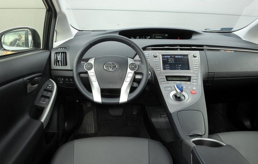 Używana Toyota Prius II i Toyota Prius III którą
