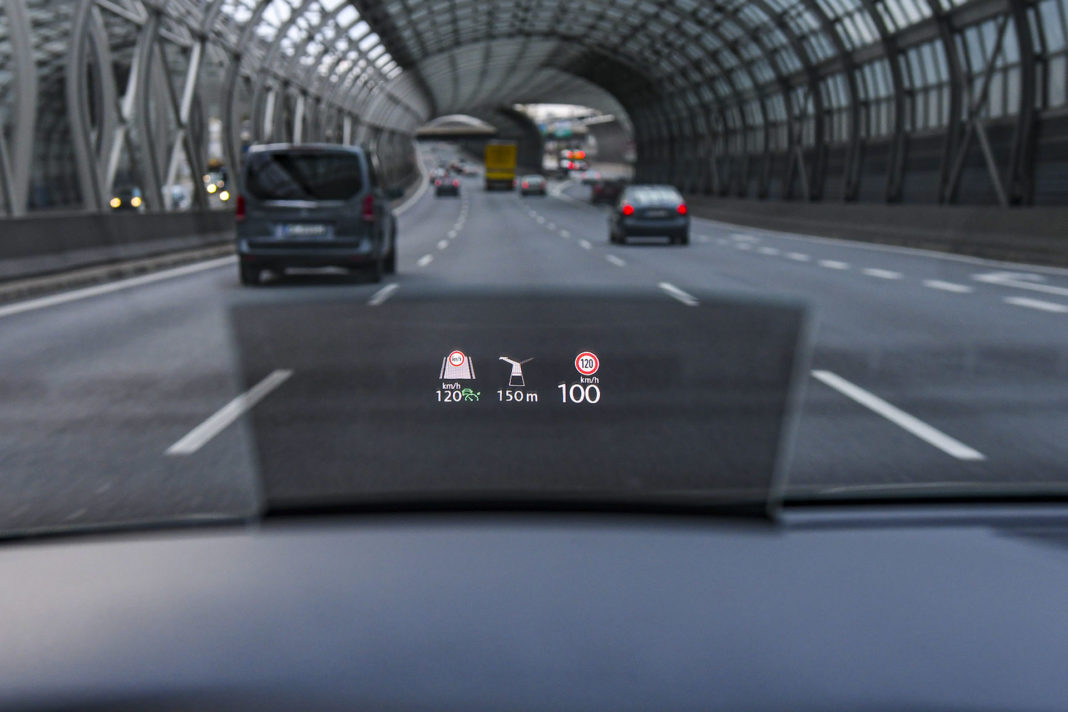 Volkswagen Passat Alltrack - ekran head-up