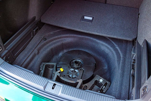 Volkswagen Passat Alltrack - schowek pod dnem bagażnika