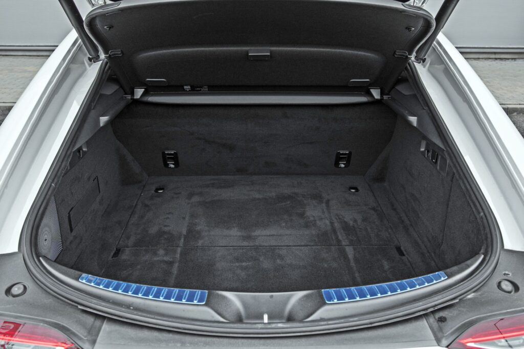 Mercedes-AMG GT 4-door Coupe - bagażnik