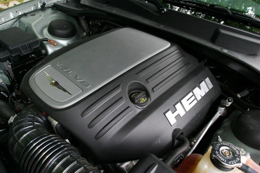 CHRYSLER 300C 5.7 V8 Hemi 340KM 5AT WW8330M 07-2004