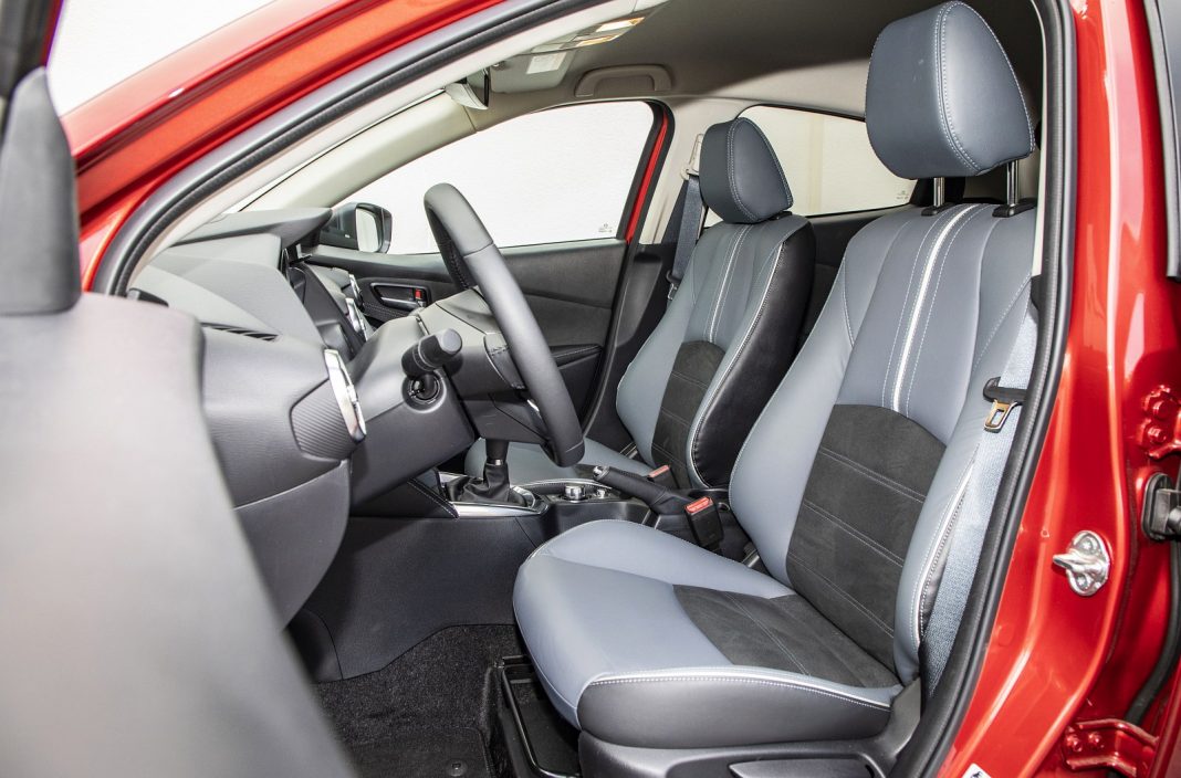 Mazda 2 1.5 Skyactiv-G M Hybrid test 2020 - fotele przód