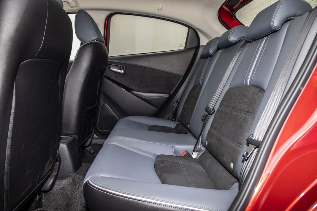 Mazda 2 1.5 Skyactiv-G M Hybrid test 2020 - kanapa fotele tył