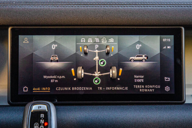 Land Rover Defender - ekran centralny