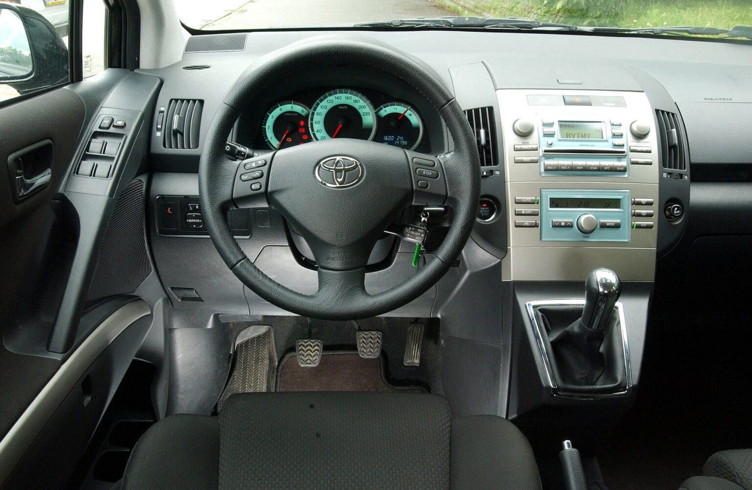 Używana Toyota Corolla Verso II i Toyota Verso którą wybrać?