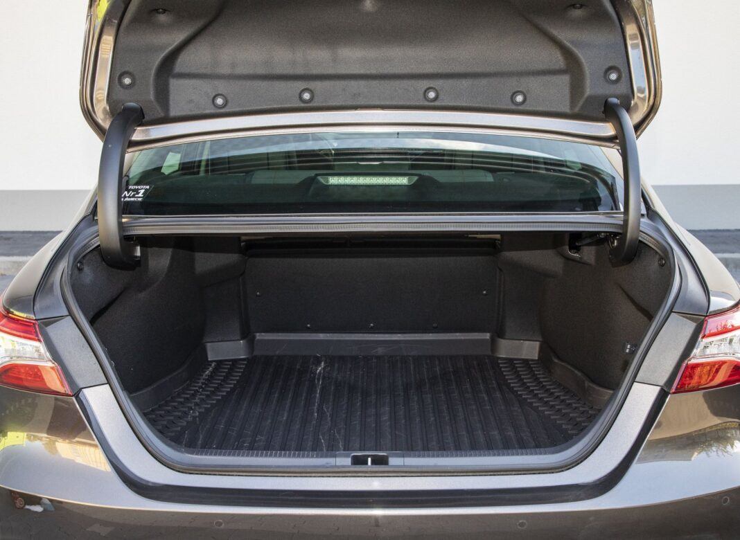Toyota Camry Hybrid 2020 - test - bagażnik