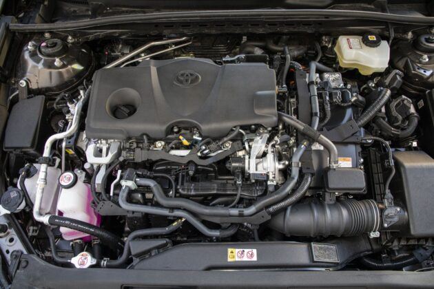 Toyota Camry Hybrid 2020 - test - silnik benzynowy