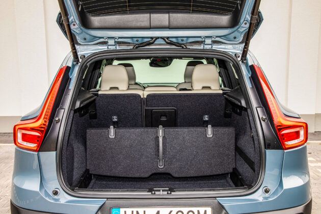 Volvo XC40 - przegroda bagażnika