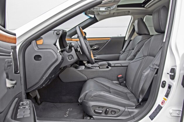 Lexus ES 300h (2020)