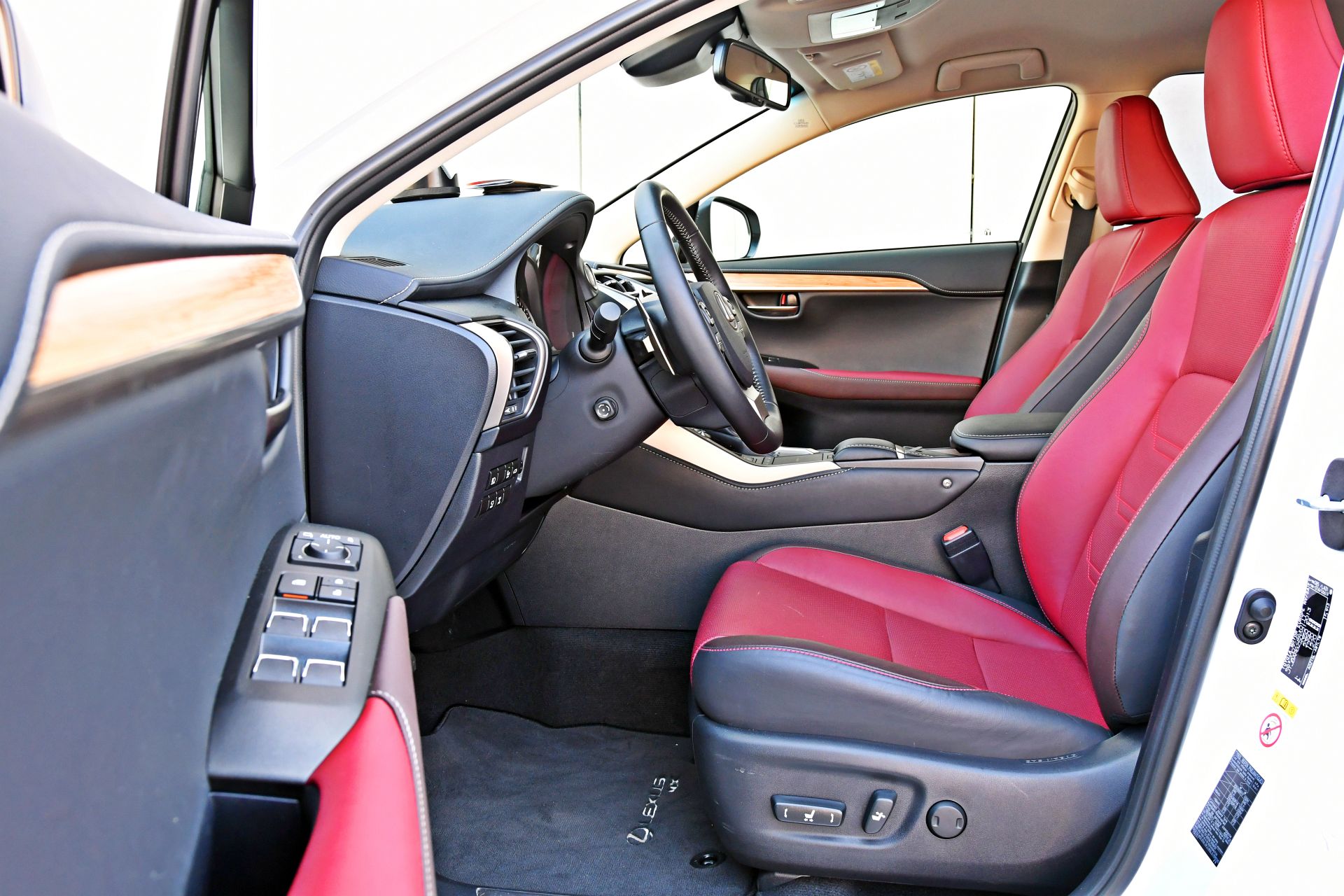 Lexus NX (2020). Opis wersji i cennik