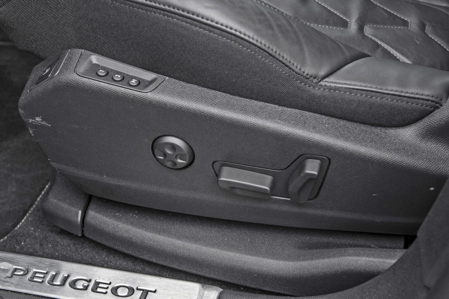 Nowy Peugeot 5008 (2021). Opis wersji i cennik