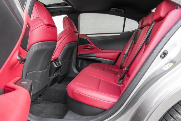 Lexus ES 300h F Sport Edition test 2020 - tylne fotele/kanapa