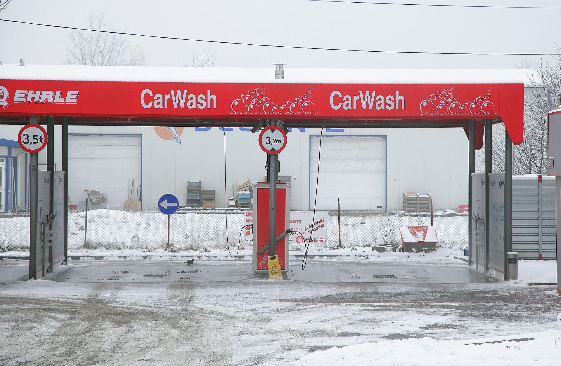 Czy zimą można myć samochód? Jak umyć auto, by nic nie