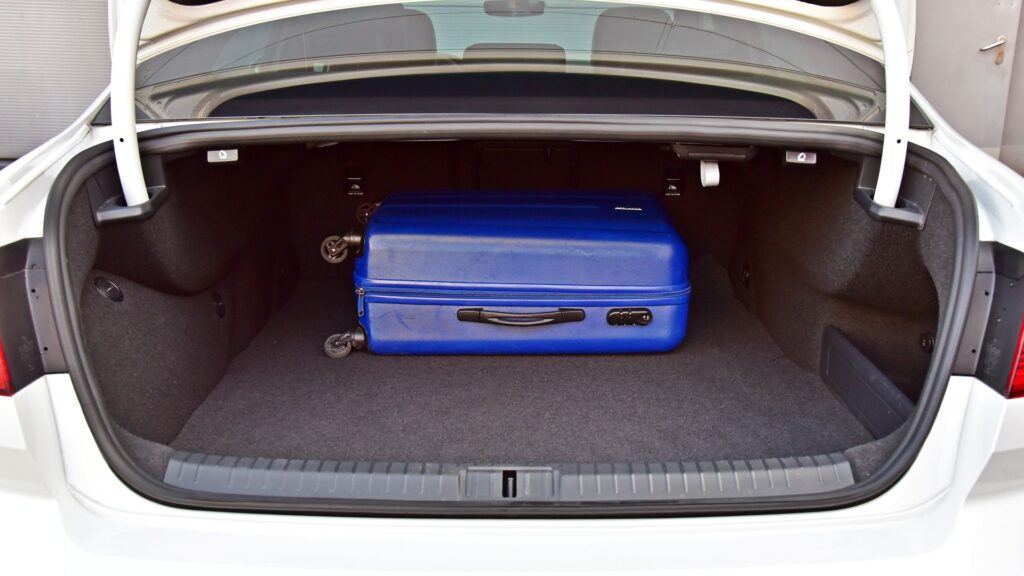 VW Passat GTE - bagażnik