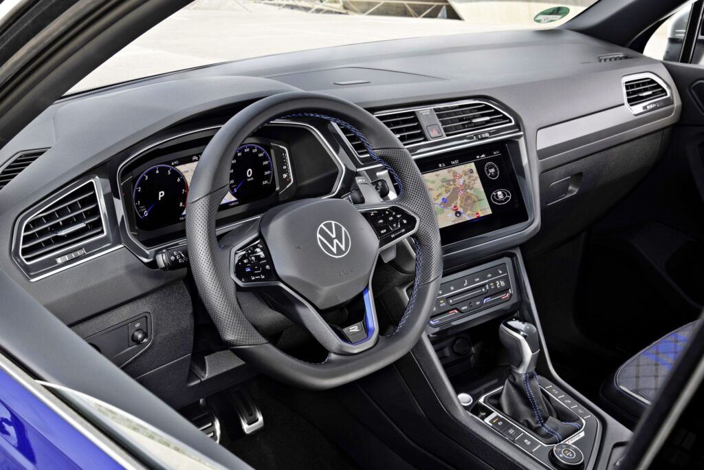 VW Tiguan R - deska rozdzielcza