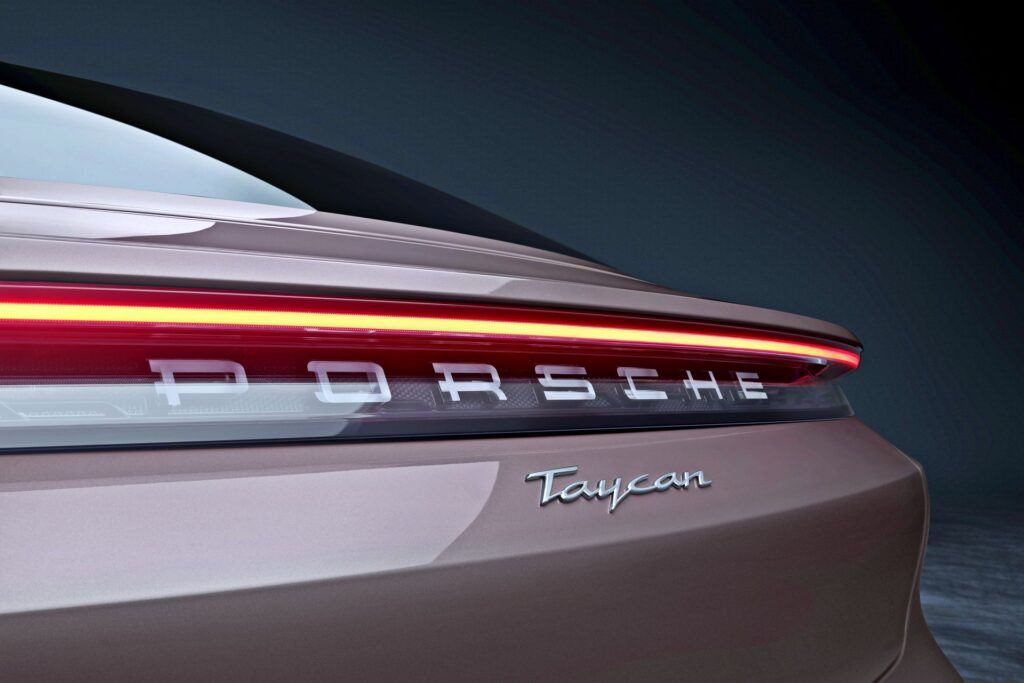 Porsche Taycan (2021)