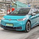 Jak zmieniają się opinie Polaków na temat aut elektrycznych?