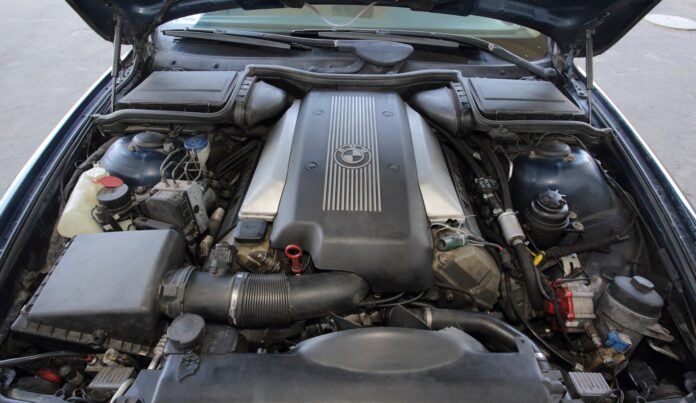 BMW silnik V8