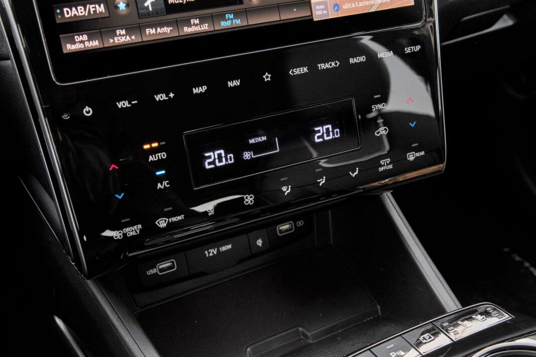 Hyundai Tucson 1.6 T-GDI HEV - klimatyzacja