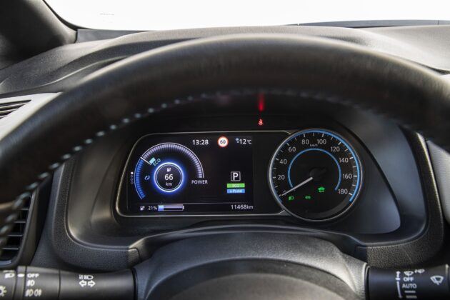 Nissan Leaf 62 kWh - test (2021) - zegary