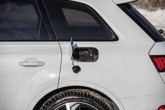 Audi Q7 60 TFSI e quattro (2021) - test - gniazdo ładowania