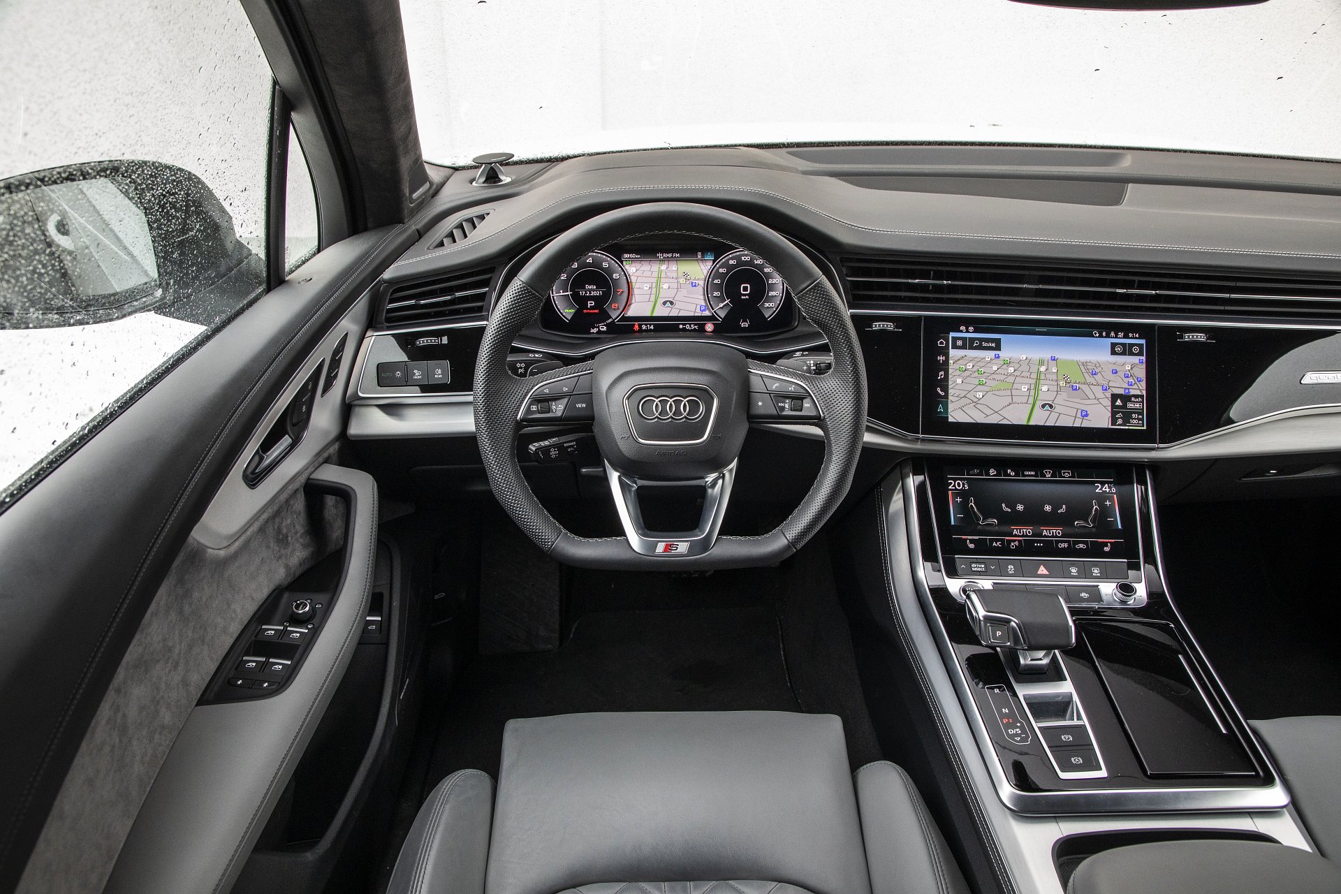 Audi Q7 60 TFSI e quattro (2021) - test - deska rozdzielcza/kokpit