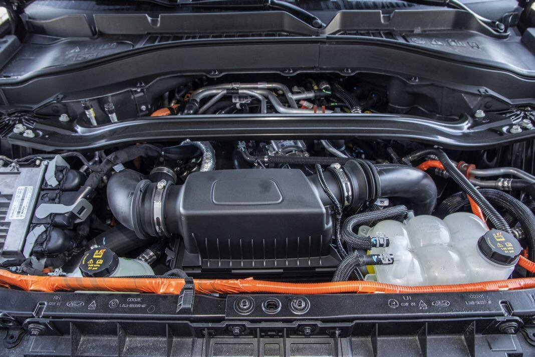 Ford Explorer Plug-In Hybrid (2021) - test - silnik