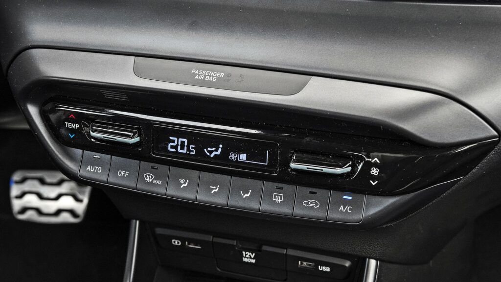 Hyundai Bayon - klimatyzacja automatyczna