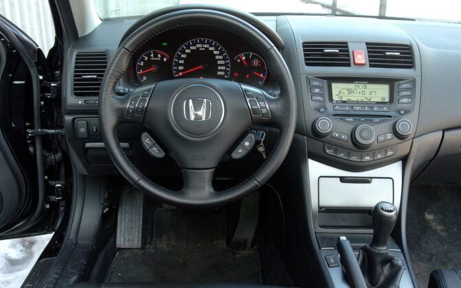 Honda Accord VII deska rozdzielcza