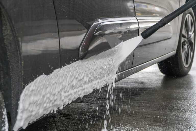 Myjnia bezdotykowa jak myć na niej samochód
