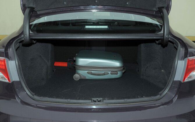 Toyota Avensis III bagażnik