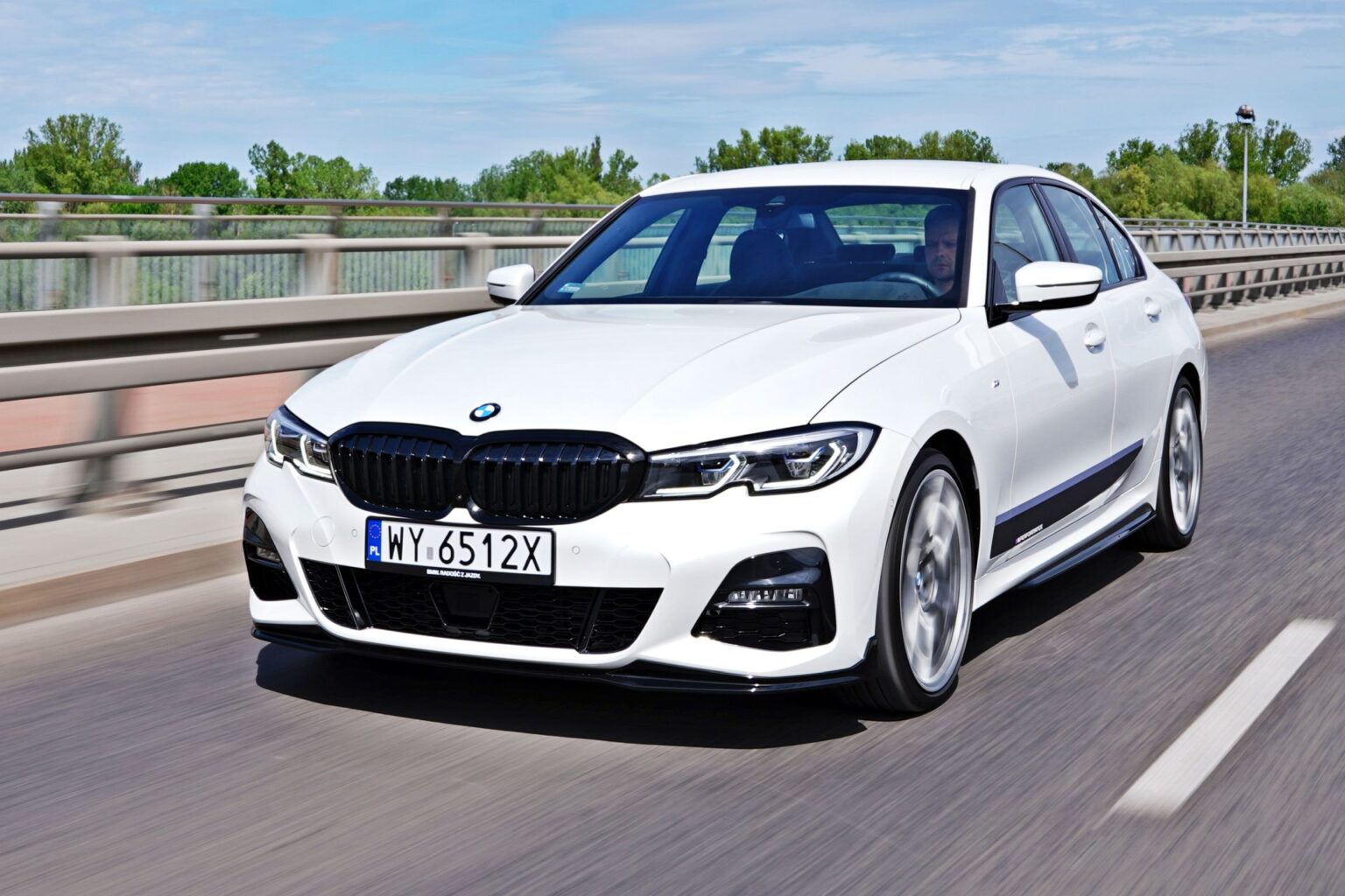 Nowe BMW serii 3 (2021). Opis wersji i cennik