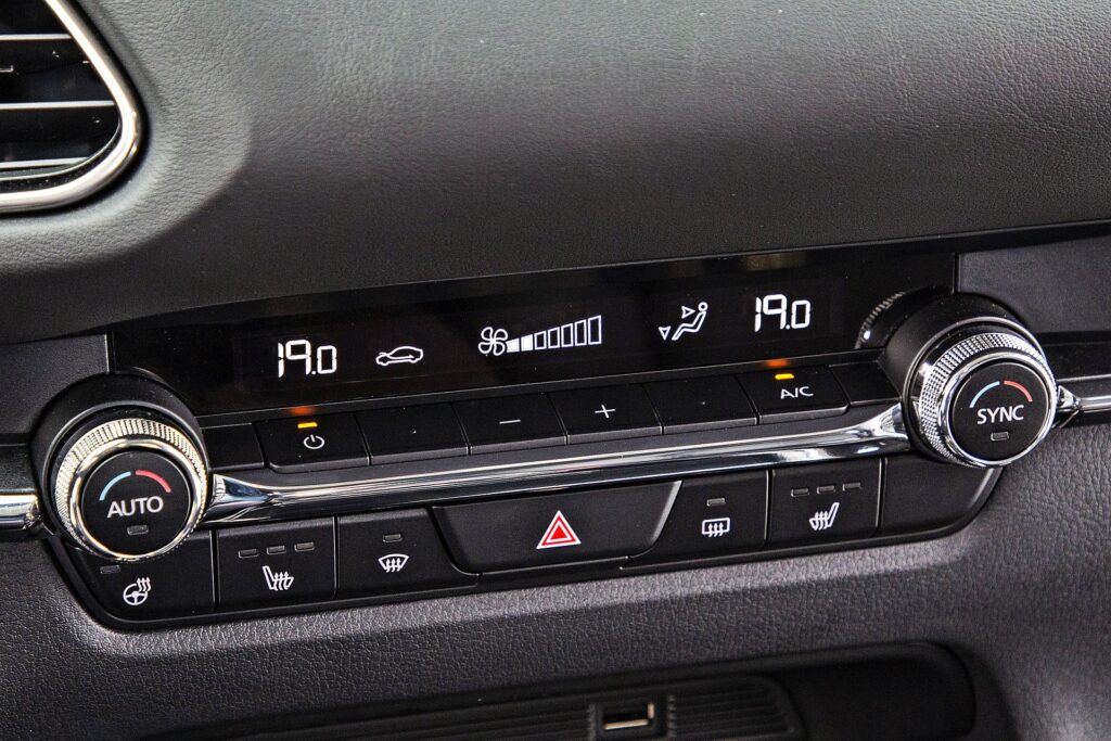 Mazda CX-30 - automatyczna klimatyzacja