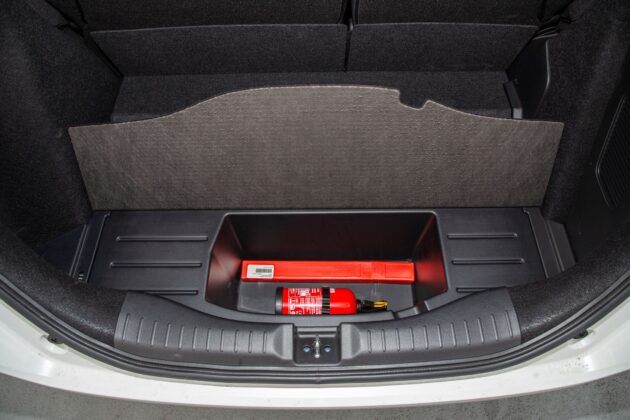 Honda Jazz - schowek pod bagażnikiem